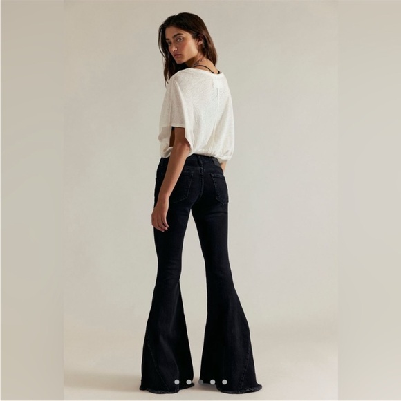 FREE PEOPLE Black EMRE FLARE jeans size 28 - Picture 3 of 16